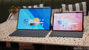 Galaxy Tab S11 Ultra mengusung layar 14,6 inch. Sedangkan Galaxy Tab S11 berukuran 11 inch. Keduanya menggunakan panel Dynamic AMOLED 2X dengan tingkat kecerahan hingga 1.600 nits. Khusus Galaxy Tab S11 Ultra mendapat dukungan Anti Reflection. Foto: Adi Fida Rahman/detikINET