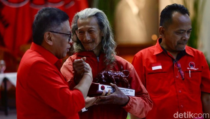 Peringatan Hari Tani Nasional 2025 diperingati dengan penuh makna melalui Seminar Nasional bertajuk “Bumi Lestari, Pertanian Berdikari” dengan tema “Kembali ke Sawah Menyemai Masa Depan” yang digelar di Sekolah Partai Lenteng Agung, Jakarta, Rabu (24/9/2025).