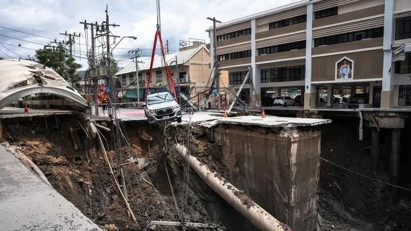 Sinkhole Raksasa Tiba-tiba Muncul di Bangkok, Warga Dievakuasi