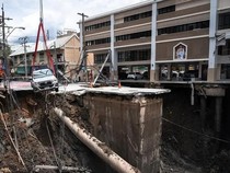 Video Detik-Detik Sinkhole Muncul di Tengah Jalan Bangkok Thailand