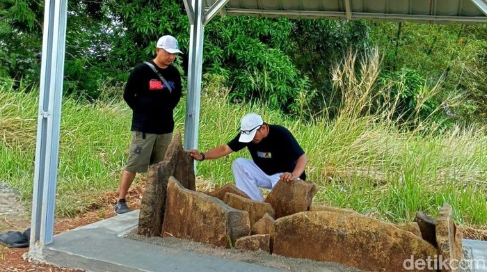 Situs Peti Kubur Batu Belawa, Kabupaten Cirebon.