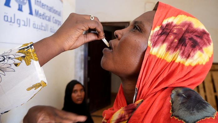 Sudan kembali diguncang krisis kesehatan serius. Wabah demam berdarah dan kolera merebak di sejumlah wilayah, termasuk ibu kota Khartoum, seiring datangnya musim hujan tahunan yang memperparah kondisi layanan kesehatan dan infrastruktur yang sudah lama terpuruk akibat konflik. REUTERS/El Tayeb Siddig