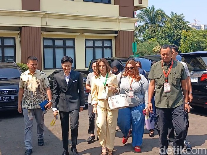 Tasya Farasya hadiri sidang perdana cerai di Pengadilan Agama Jakarta Selatan, Rabu (24/9/2025).