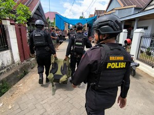 Gegana Ledakkan Granat yang Ditemukan di Dapur Rumah Warga Maros