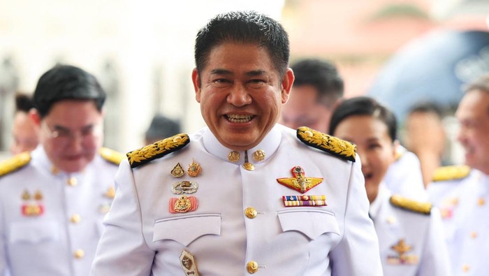 Thailand akhirnya resmi melantik kabinet baru usai dilanda krisis politik yang berujung pada pemecatan Perdana Menteri Paetongtarn Shinawatra. Upacara pengambilan sumpah digelar di Gedung Pemerintahan, Bangkok, Rabu (24/9/2025), dengan dihadiri langsung para menteri yang baru ditunjuk. REUTERS/Chalinee Thirasupa