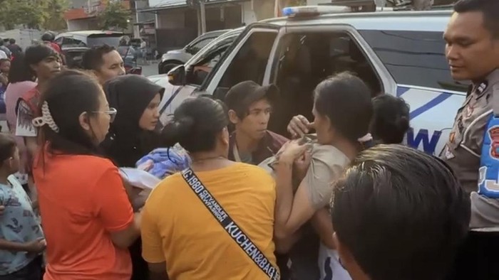 Viral petugas patwal berhenti menolong ibu-ibu melahirkan di pinggir jalan