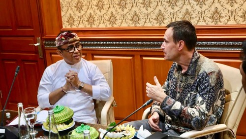 Wali Kota Denpasar IGN Jaya Negara saat menerima kunjungan Duta Besar Finlandia untuk Indonesia Pekka Kaihilahti di kantor Wali Kota Denpasar pada Rabu (24/9/2025).