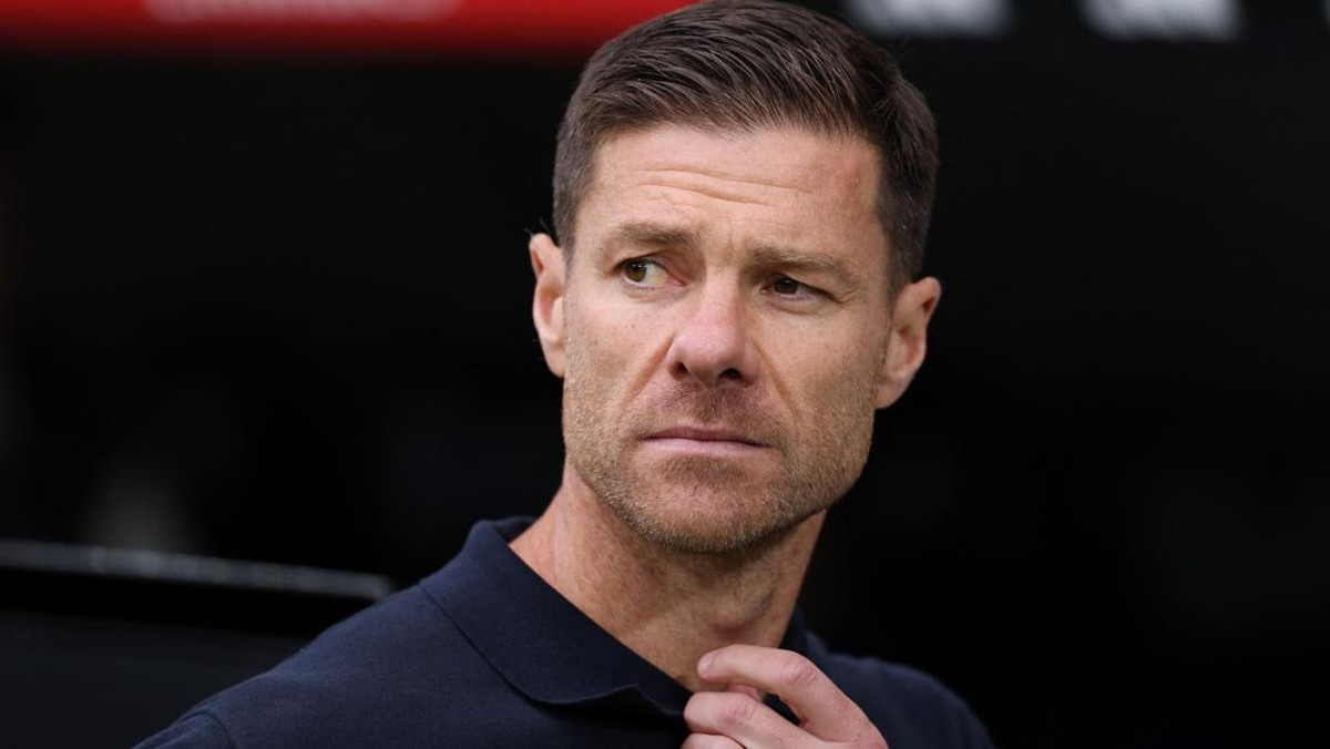 Xabi Alonso memutuskan Liverpool tak akan berlatih di Anfield menjelang duel dengan Liverpool. (Foto: REUTERS/Juan Medina)