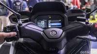XMAX Connected TechMAX model 2025 dipasarkan seharga Rp 75.360.000 OTR Jakarta.
