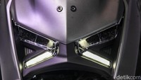 Pada sektor jantung pacu, XMAX Connected TechMAX mengandalkan mesin BLUE CORE berkapasitas 250 cc yang dilengkapi dengan Liquid Cooled, SOHC, 4 Valves yang telah terbukti handal dan kuat dalam menghadapi berbagai kondisi jalan.