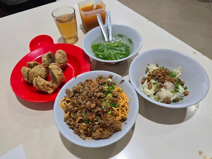 Rekomendasi tempat makan yamien legendaris di Bandung
