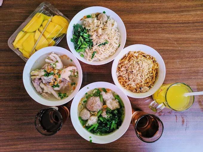 Rekomendasi tempat makan yamien legendaris di Bandung