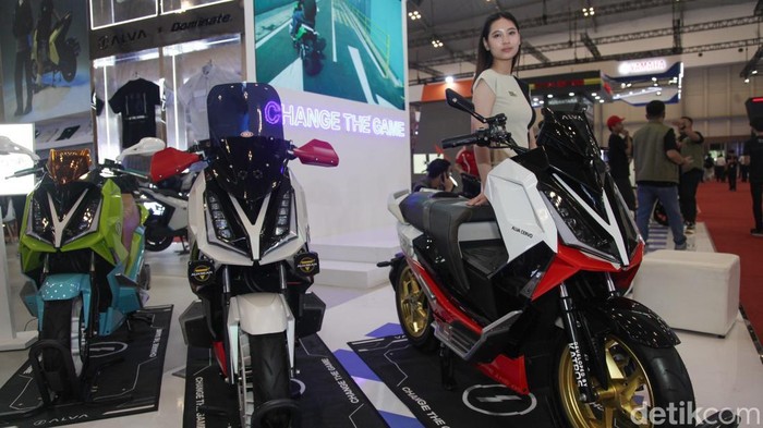ALVA Guyur Subsidi Motor Listrik hingga Rp 7 Juta di IMOS 2025 Motor listrik ALVA tampil di Indonesia Motorcycle Show (IMOS) 2025 di ICE BSD City, Tangerang, Kamis (25/9/2025). ALVA menawarkan program menarik, yakni subsidi mandiri buat setiap pembelian motor listrik mereka, mencapai Rp 7 juta untuk Alva N3, Alva One XP dan Alva Cervo saat IMOS 2025.