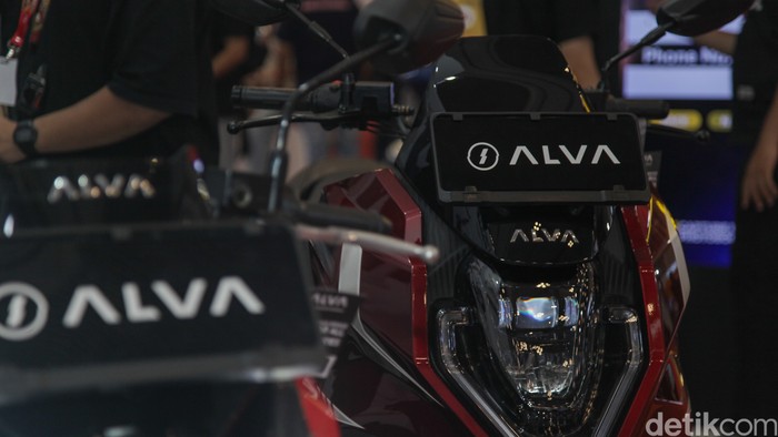 ALVA tanggapi keputusan Vinfast jual motor listrik di Indonesia.