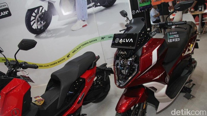 Harga Bensin Makin Mahal, Penjualan Motor Listrik Meroket?
