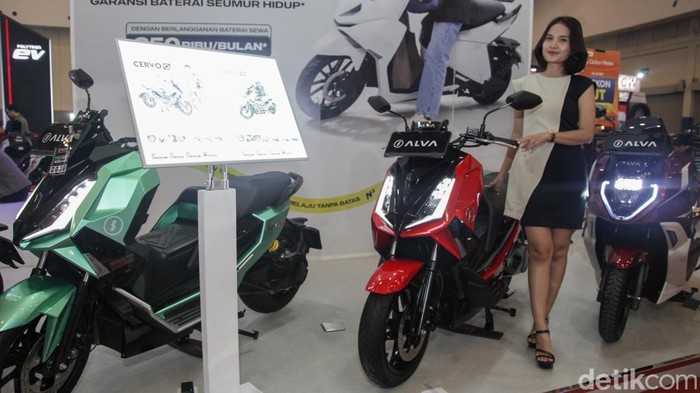 ALVA Guyur Subsidi Motor Listrik hingga Rp 7 Juta di IMOS 2025 Motor listrik ALVA tampil di Indonesia Motorcycle Show (IMOS) 2025 di ICE BSD City, Tangerang, Kamis (25/9/2025). ALVA menawarkan program menarik, yakni subsidi mandiri buat setiap pembelian motor listrik mereka, mencapai Rp 7 juta untuk Alva N3, Alva One XP dan Alva Cervo saat IMOS 2025.