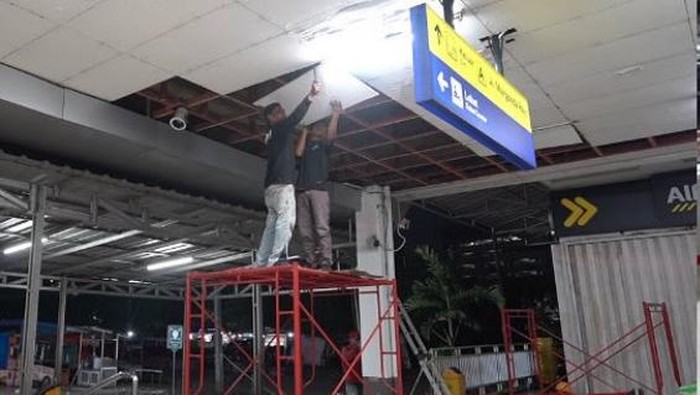 Balai Teknik Perkeretaapian (BTP) Kelas I Jakarta merenovasi fasilitas Stasiun Depok Baru agar lebih aman dan ramah bagi disabilitas dan lansia. (dok BTP 1 Jakarta)