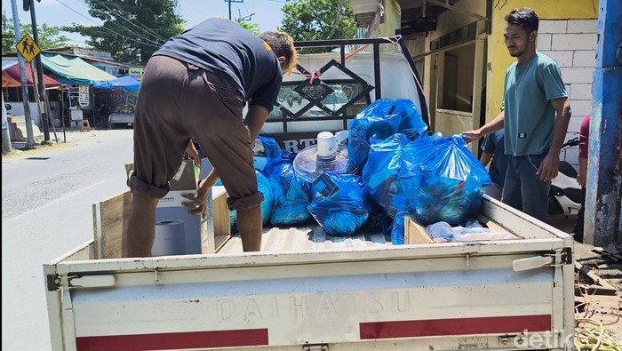 Barang-barang milik Tiara di Kos Surabaya dibawa keluarganya ke Lamongan