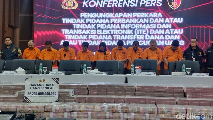Bareskrim Polri menangkap total sembilan tersangka terkait kasus pembobolan rekening dormant di salah satu bank BUMN. (Rumondang/detikcom)