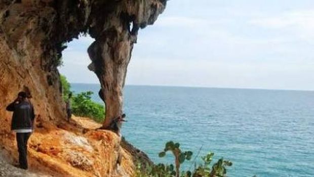 Salah satu lokasi wisata populer di Gili Iyang Sumenep