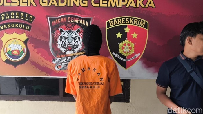 Pelaku begal yang ngaku polisi saat beraksi saat diamankan petugas