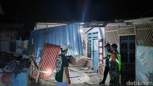 Belasan rumah di Kelurahan Gilimanuk, Kecamatan Melaya, Kabupaten Jembrana yang rusak akibat diterjang angin puting beliung pada Rabu (24/9/2025).