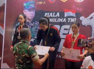 Bripda Gaby Polwan Sidoarjo Sabet Emas Karate Piala Panglima TNI 2025