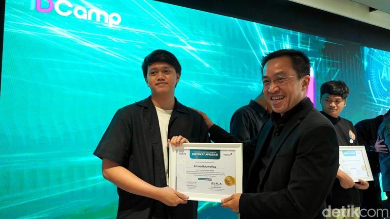 Indosat Ooredoo Hutchison (IOH) kembali menghadirkan program beasiswa coding gratis IDCamp 2025 sebagai upaya mencetak lebih banyak talenta digital Indonesia, khususnya di bidang kecerdasan buatan (AI). Pendaftaran resmi dibuka mulai 24 September hingga 27 Desember 2025.