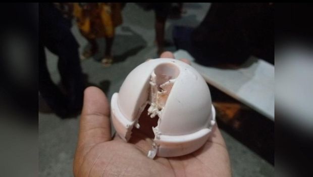 Damkar Lamongan bantu melepas tutup botol di jari balita