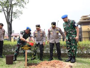 Perkuat Sinergi, Danpuspomad Kunjungi Polda Riau Diawali Aksi Tanam Pohon