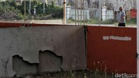 Kondisi fisik kawasan juga makin tak terawat. Dinding kusam, cat mengelupas, hingga lingkungan semrawut kini menjadi pemandangan sehari-hari.