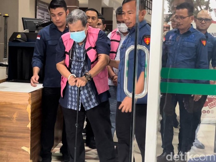 Dua tersangka dugaan kasus korupsi kapal tunda PT Pelindo (Kartika/detikcom)