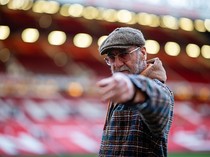 Legenda MU Eric Cantona Sang Pembela Palestina