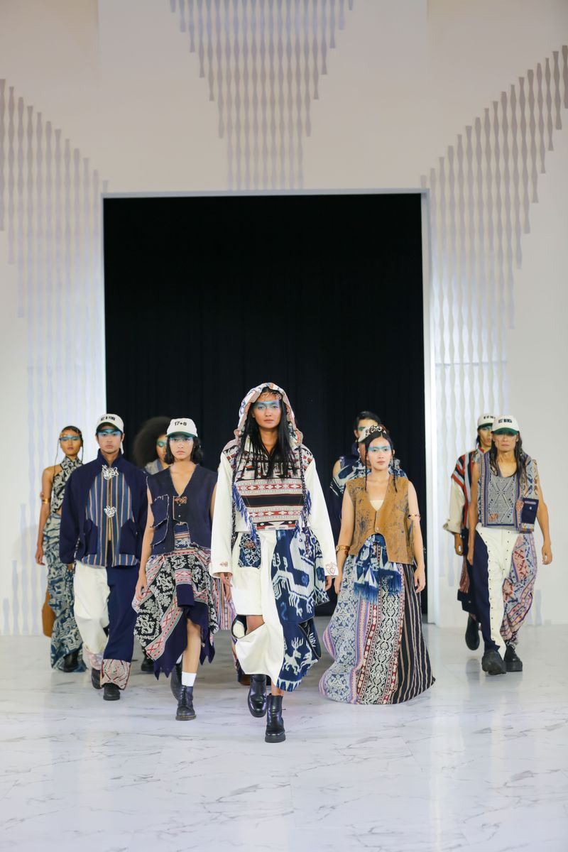 Fashion Show Kalatara Persembahan Cita Tenun Indonesia (CTI) di Fashion Nation 2025 Senayan City. Desainer yang terlibat antara lain Wilsen Willim, Amot Syamsurimuda, dan Alto Project.