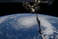 Foto Topan Raksasa dari Luar Angkasa