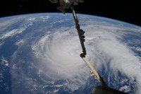 Foto Topan Raksasa dari Luar Angkasa