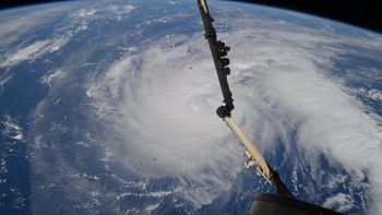 Gabrielle merupakan badai tropis ke-7 pada musim siklon Atlantik 2025, yang terbentuk di Samudra Atlantik tengah sekitar pertengahan September 2025. Foto: Jonny Kim via X