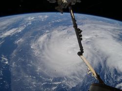 Indah Tapi Ngeri! Foto Topan Raksasa Difoto dari Luar Angkasa