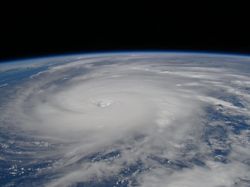Indah Tapi Ngeri! Foto Topan Raksasa Difoto dari Luar Angkasa