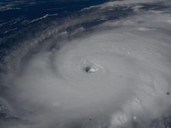 Indah Tapi Ngeri! Foto Topan Raksasa Difoto dari Luar Angkasa