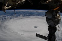 Foto Topan Raksasa dari Luar Angkasa