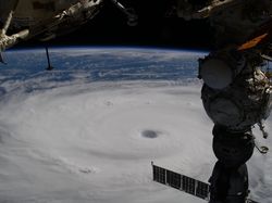 Indah Tapi Ngeri! Foto Topan Raksasa Difoto dari Luar Angkasa