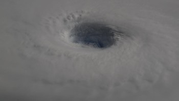 Kata Jonny, dari orbit, pemandangannya sungguh menakjubkan, tetapi di darat, badai ini membawa bahaya dan kesulitan yang nyata. Foto: Jonny Kim via X