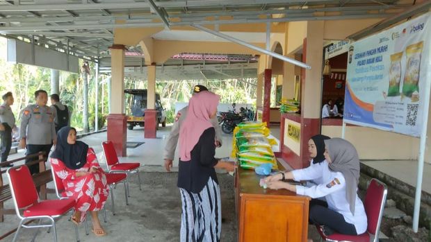 Gerakan pangan murah di Rohul, Riau, disambut antusias warga. Kegiatan digelar di 2 kecamatan, pada Rabu (24/9/2025).
