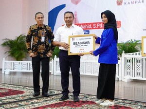 Gubernur Abdul Wahid Salurkan Beasiswa Sawit ke 5 Kampus di Riau