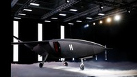 Perusahaan pertahanan Helsing resmi meluncurkan CA-1 Europa, sebuah sistem tempur udara berbasis teknologi kecerdasan buatan (AI), di Tussenhausen, Jerman, Kamis (25/9/2025). Inovasi ini disebut akan menjadi salah satu terobosan penting dalam strategi pertahanan udara modern Eropa. REUTERS/Michaela Stache