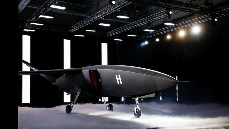 Perusahaan pertahanan Helsing resmi meluncurkan CA-1 Europa, sebuah sistem tempur udara berbasis teknologi kecerdasan buatan (AI), di Tussenhausen, Jerman, Kamis (25/9/2025). Inovasi ini disebut akan menjadi salah satu terobosan penting dalam strategi pertahanan udara modern Eropa. REUTERS/Michaela Stache