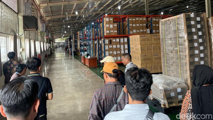 Industri alas kaki di Cirebon.