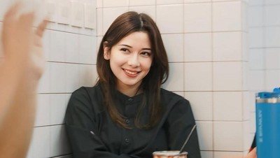 Saat Iris Wullur Nongkrong di Warkop