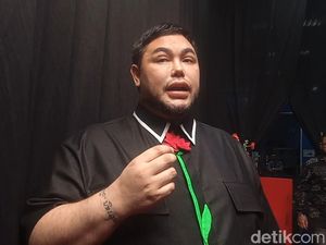 Video: Giliran Ivan Gunawan Dapat Karangan Bunga Absurd dari Andre Taulany